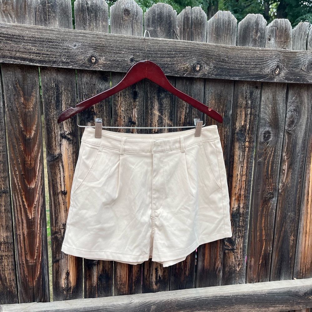 No Brand • Vintage Women's Cream Shorts